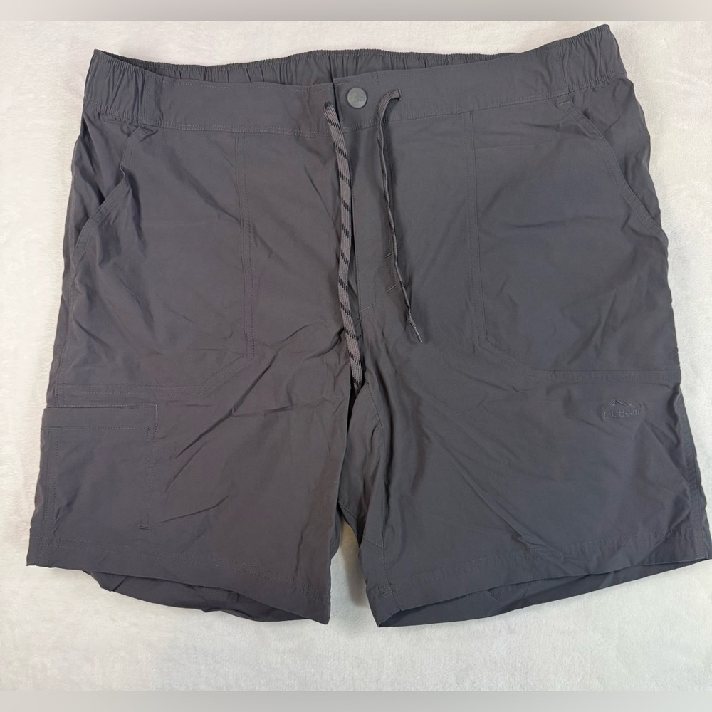Men’s L.L. Bean gray shorts size XL 9 inch Inseam With Drawstring hiking outdoor
